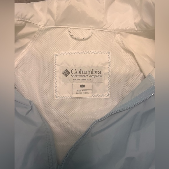 Men’s Packable Windbreaker with Adjustable Hem - Picture 4 of 9